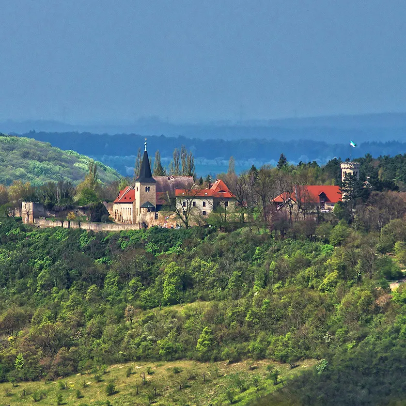 Klosterkirche Zscheiplitz über dem Unstruttal