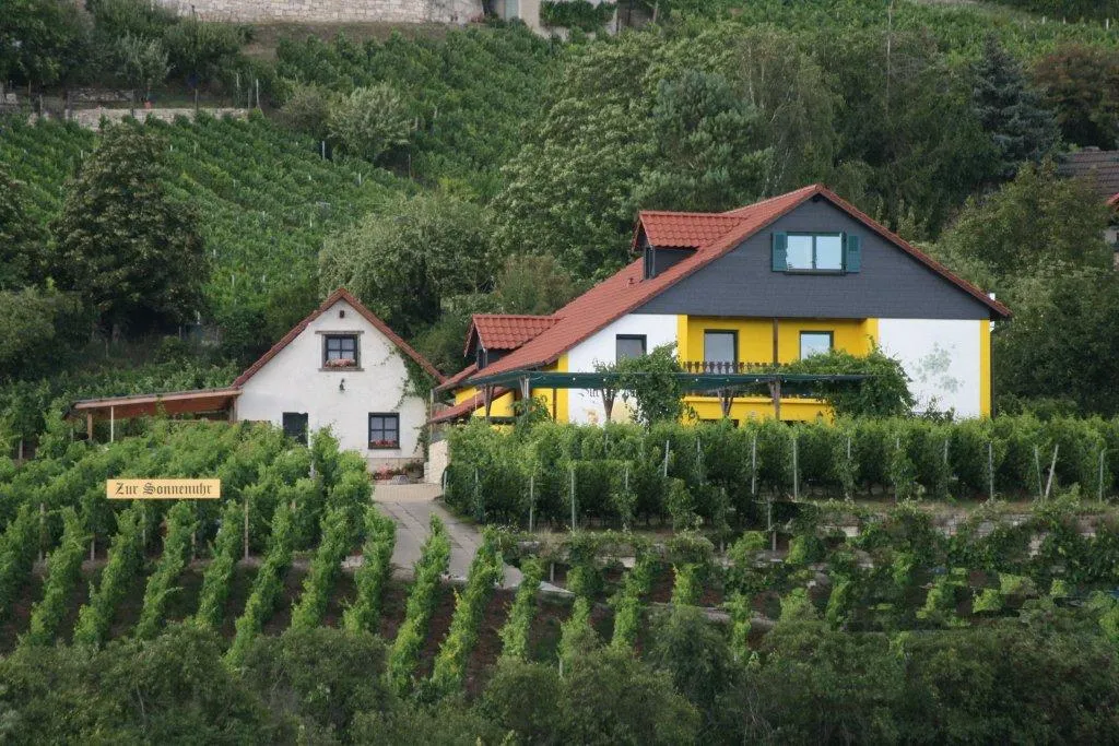 Außenansicht des Gästehauses Zur Sonnenuhr